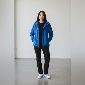 North Face Women's Blue Resolve Waterproof Windbreaker Size Medium